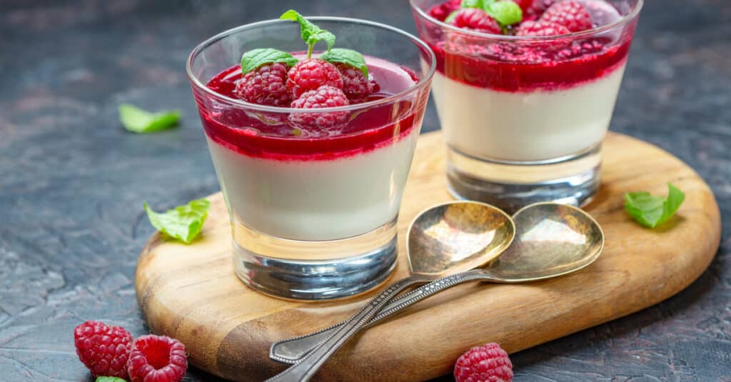 Panna cotta à l’agar-agar et coulis de framboises au thermomix