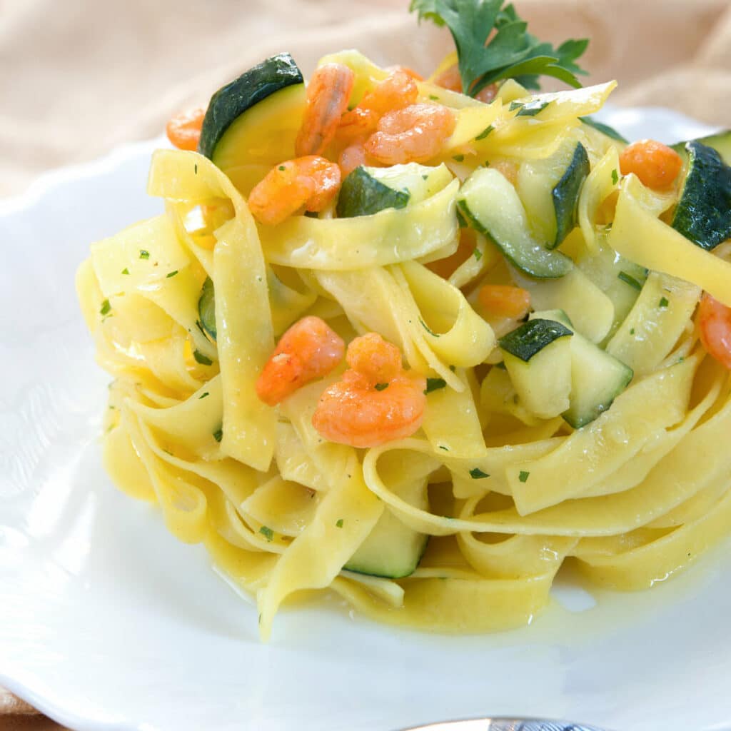 Tagliatelles aux courgettes et crevettes légères