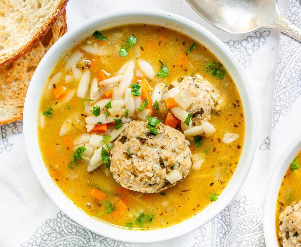 Bouillon de légumes allégé aux boulettes de viande