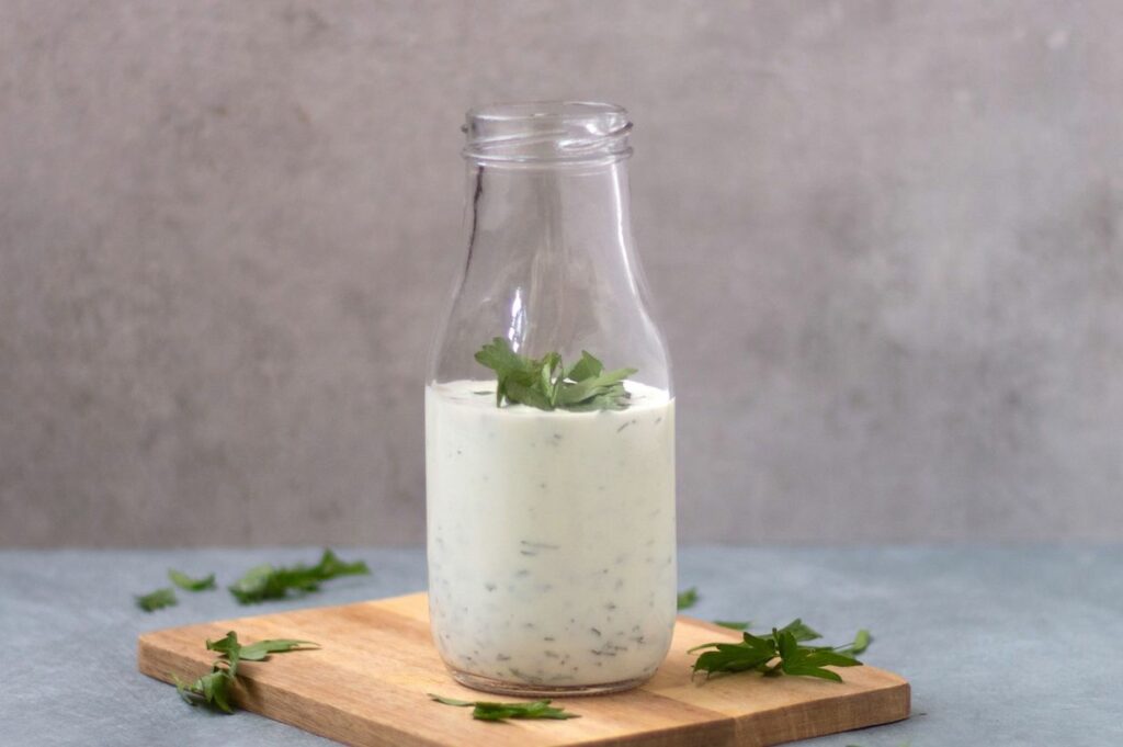 Sauce au yaourt aux fines herbes allégée