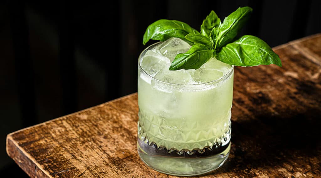 Cocktail Gin Basil Smash léger