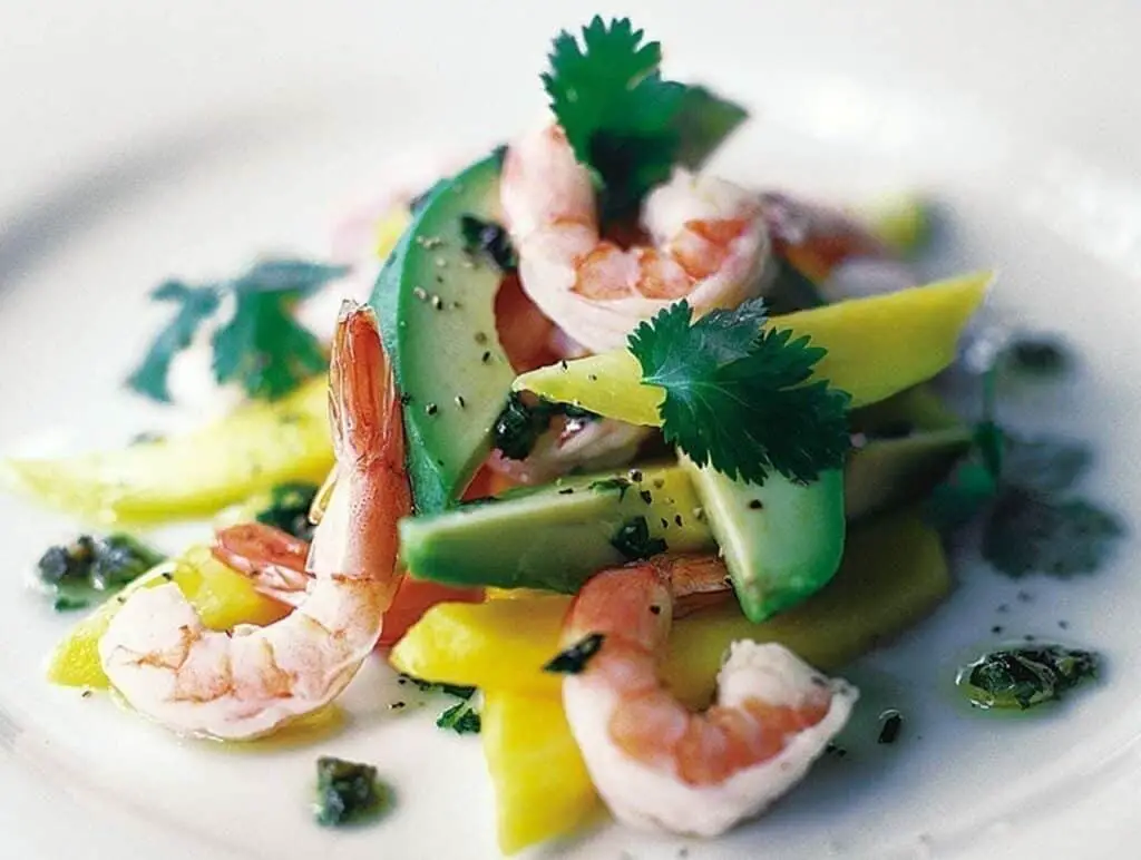 Avocats crevettes et mangue avec vinaigrette à la coriandre Légers