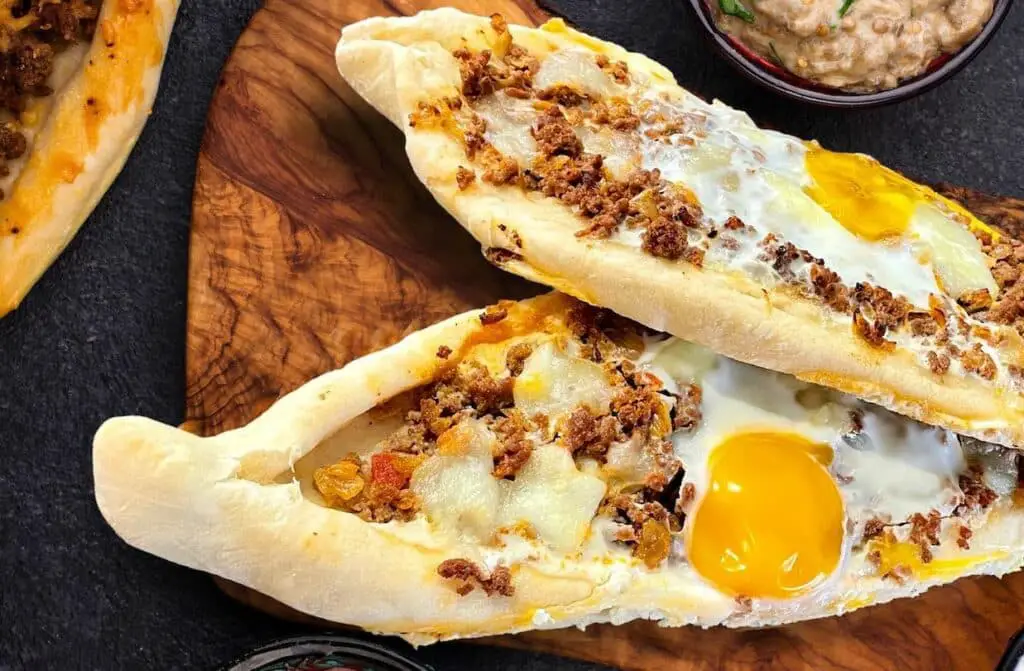 Pains pide au boeuf et à la mozzarella au Thermomix