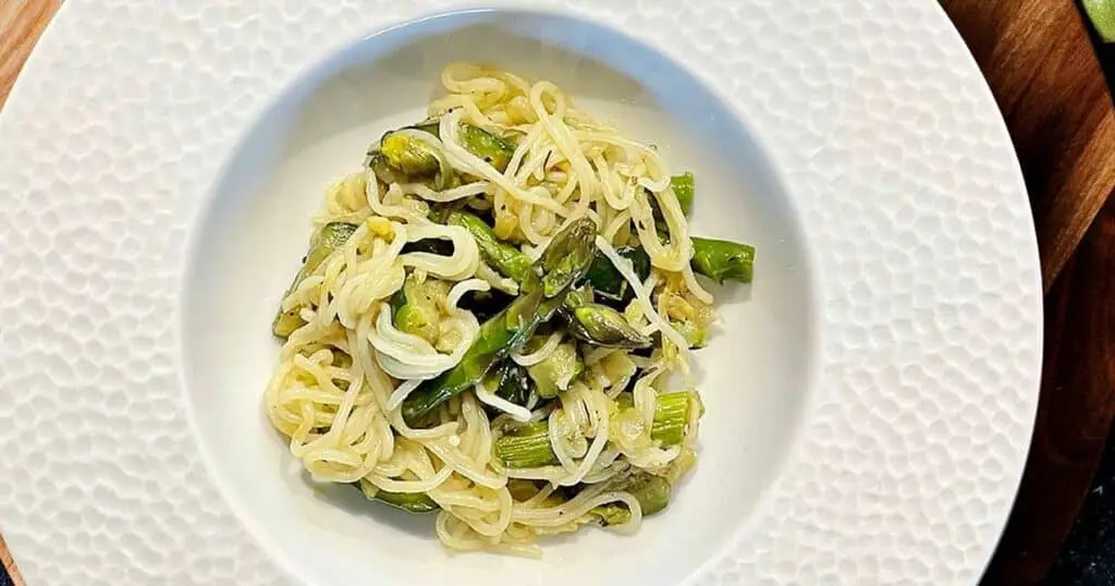 Pâtes aux asperges vertes et aux courgettes au Thermomix