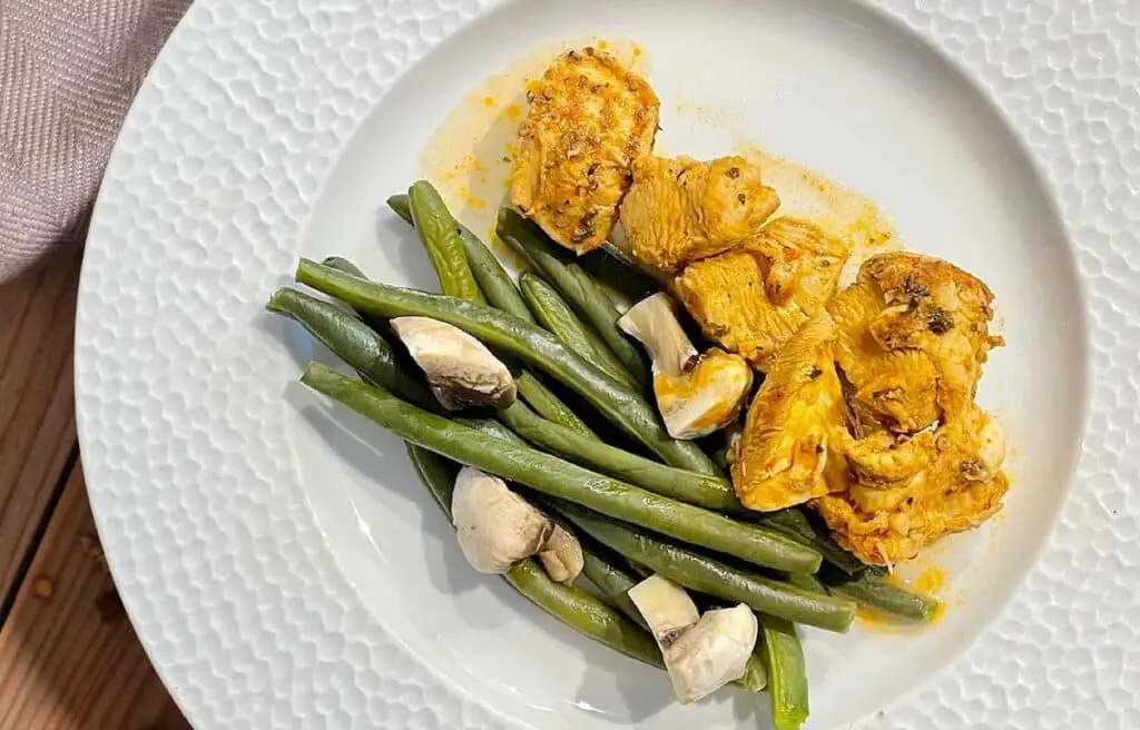 Poulet m’charmel et haricots verts aux champignons au Thermomix