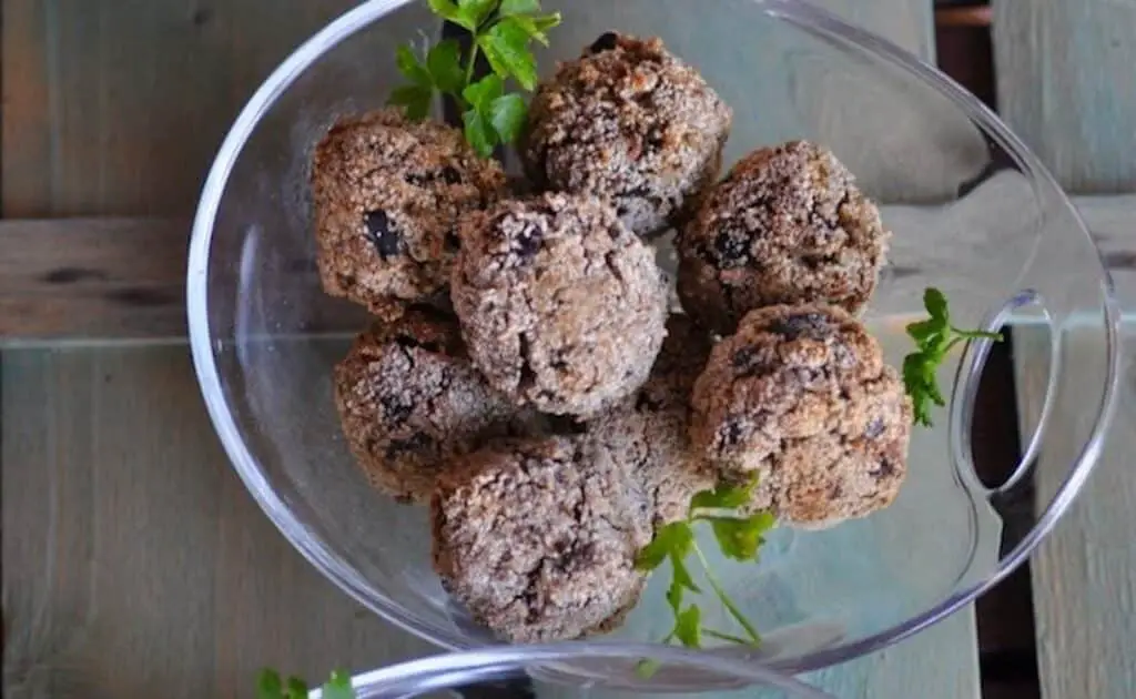 Boulettes d'aubergine avec du pain et du fromage au Thermomix