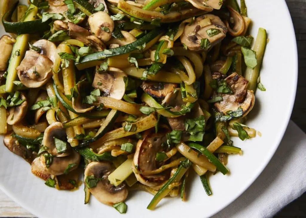 Sauté de courgettes et champignons Légers