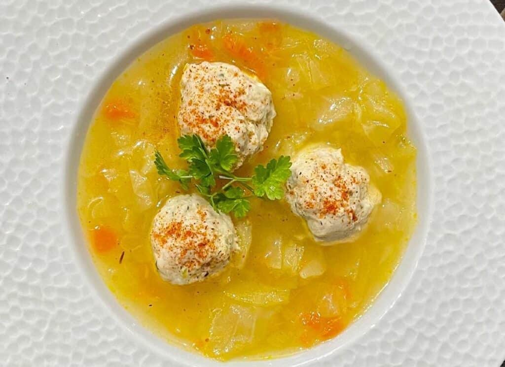 Soupe au chou et boulettes de blanc de volaille au Thermomix