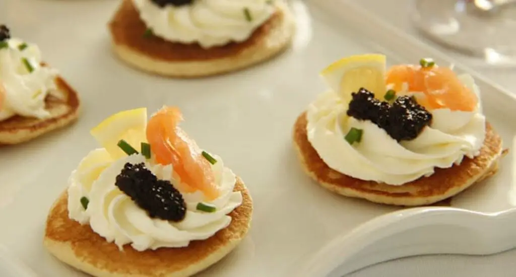 Blinis au saumon fumé et caviar de Noël au Thermomix