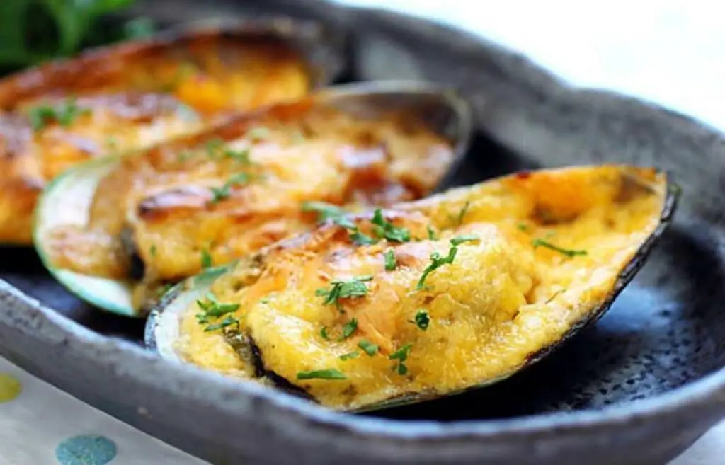 Moules Gratinées au Parmesan