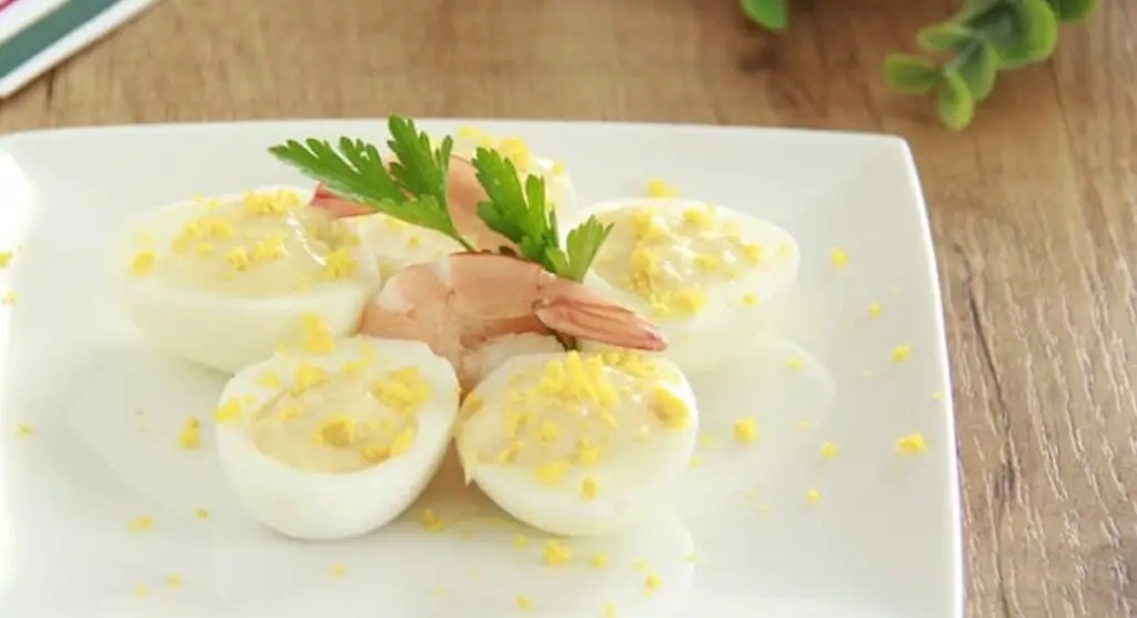 Oeufs farcis aux crevettes et ananas au Thermomix