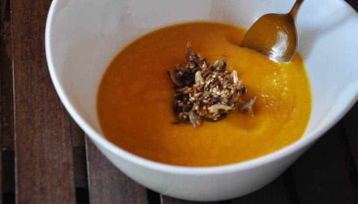 Crème de carottes aux graines croquantes au Thermomix