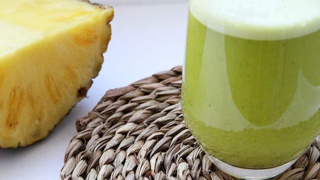 Jus détoxifiant ananas citron et céleri au Thermomix