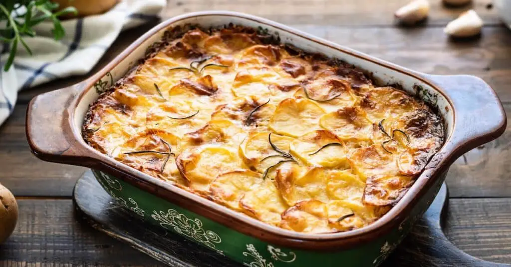 Gratin de pommes de terre au chèvre : Un plat copieux et délicieux !