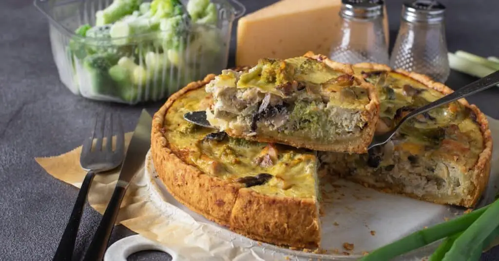 Quiche légère au poulet champignons et brocolis