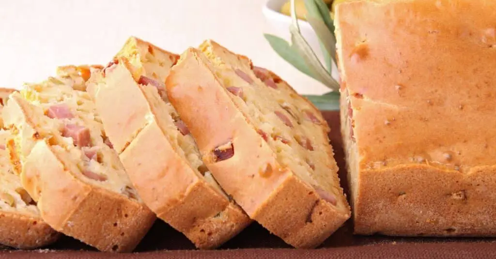 Cake au jambon et à la feta : Riche en saveurs !