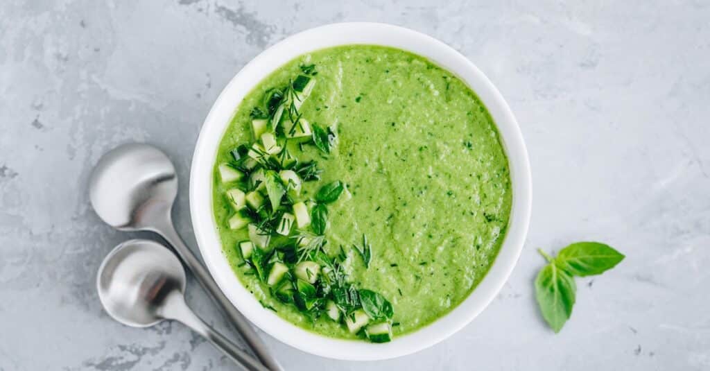 Gaspacho de concombre et petits pois : Rafraîchissant et délicieusement savoureux !