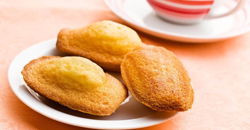 Madeleines à la vanille sans beurre : Moelleuses, saines et savoureuses !