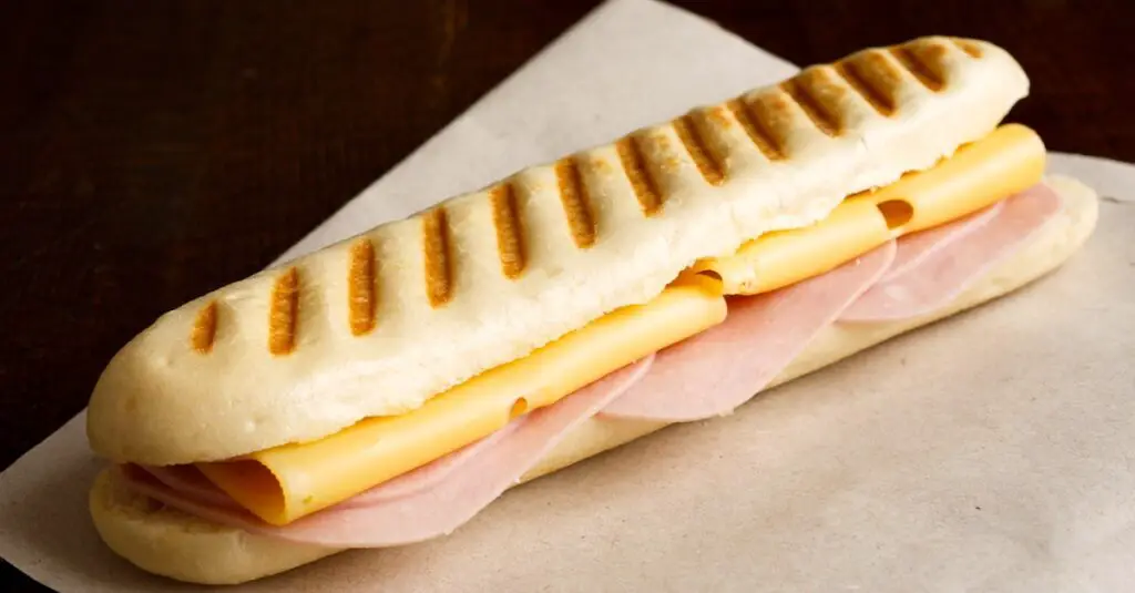 Panini au jambon et emmental allégés : Délicieux et rapide à préparer !