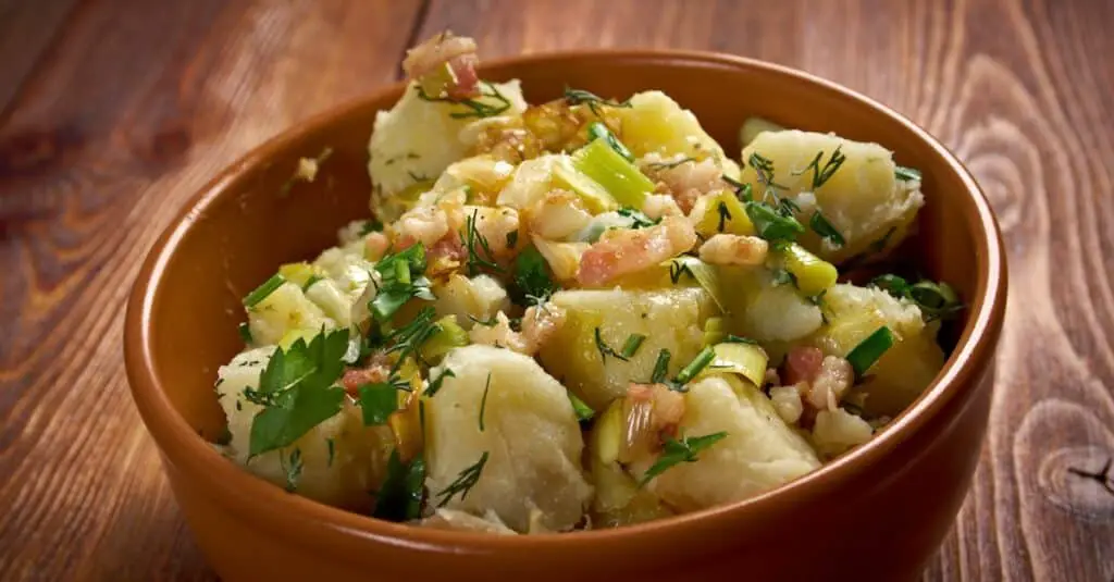 Salade de pommes de terre alsacienne : Pour une entrée succulente !