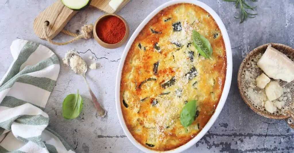 Clafoutis de courgettes au parmesan : Une explosion de saveurs dans un plat léger et gourmand !