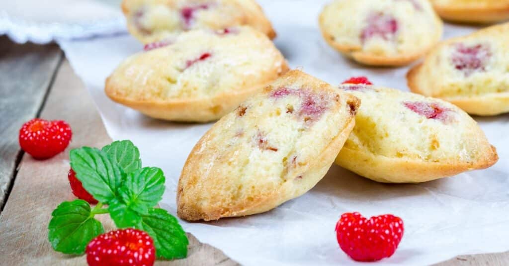 Madeleines aux framboises : Une explosion de saveurs en bouche