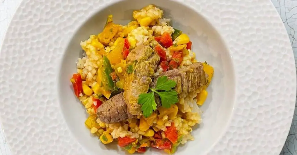 Salade d’été au boulgour et escalopes de boeuf au Thermomix : Fraîcheur et saveurs estivales à chaque bouchée