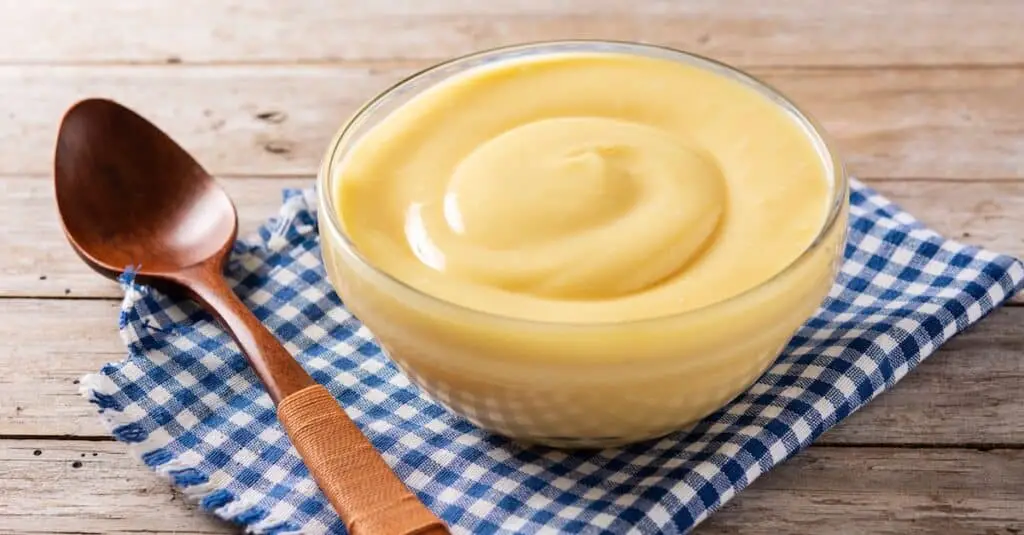 Crème anglaise maison : un classique gourmand pour sublimer vos desserts