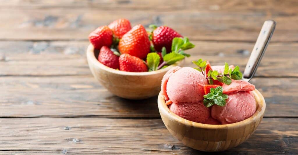 Glace maison à la fraise au Thermomix : Un plaisir glacé fait maison en quelques étapes !