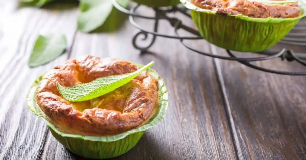 Muffins salés aux poireaux et cheddar : Un mariage délicieux de saveurs dans chaque bouchée