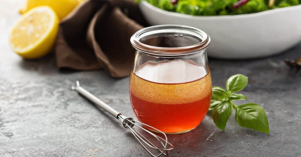 Vinaigrette à la framboise et jus de grenade : Une explosion de saveurs fruitées dans votre assiette