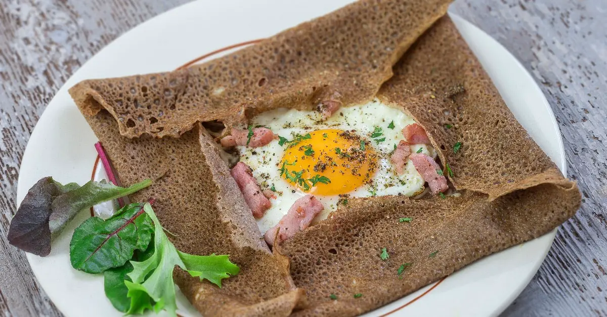 Galette de crêpe de sarrasin avec bacon et œuf au Thermomix : Recette gourmande