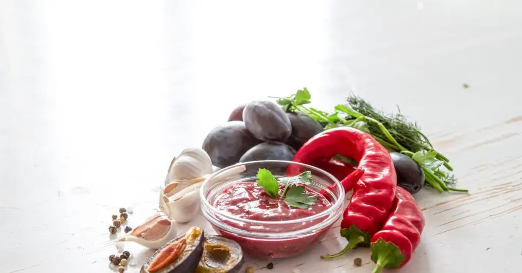 Sauce Tkemali avec prunes rouges au Thermomix : Une explosion de saveurs géorgiennes