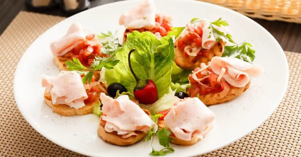 Bruschetta aux Tomates et Jambon : Un Apéritif Élégant et Savoureux