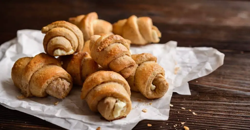 Croissants Salés Farcis au Fromage Feta au Thermomix : Fusion de Saveurs dans une Pâte Feuilletée