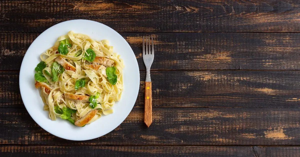 Pâtes Fettuccine Alfredo au Poulet au Thermomix : Un Plaisir Crémeux et Savoureux