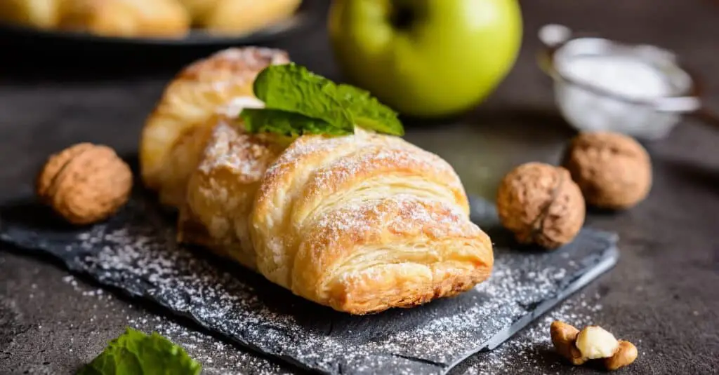 Petits pains feuilletés pomme-noix au Thermomix : Le Mélange Parfait de Sucré et de Croquant