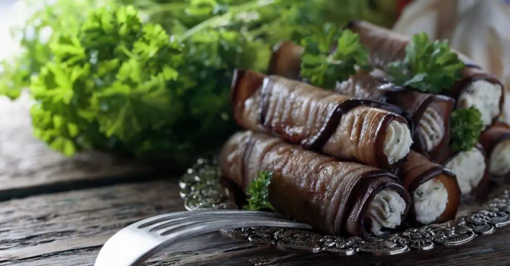 Rouleaux d'Aubergines Farcies au Fromage à la Crème : Un Délice Crémeux