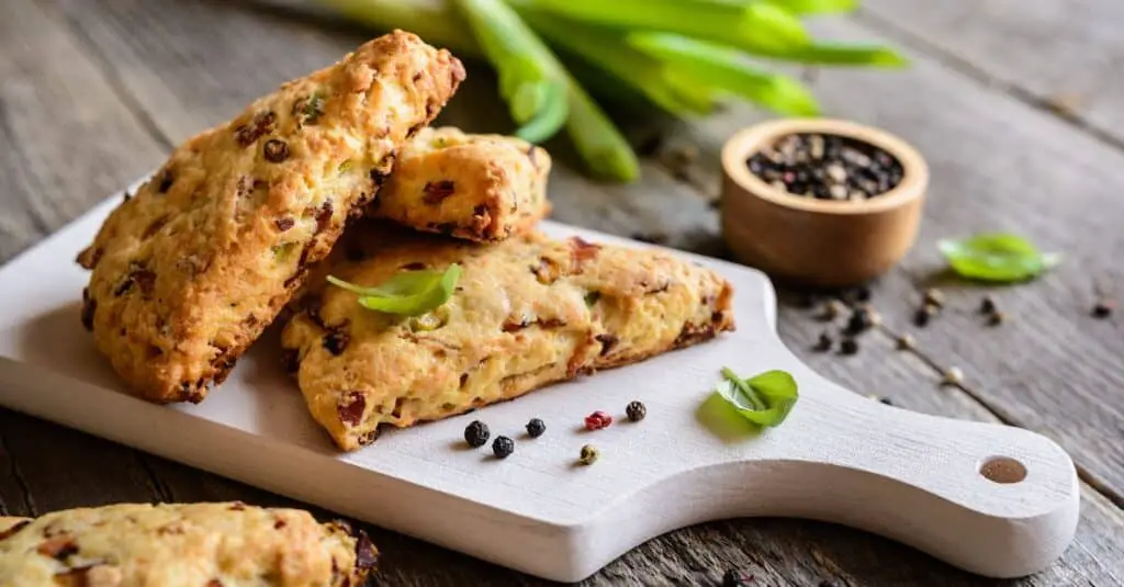 Scone Triangles au Fromage Bacon et Échalote au Thermomix : Un Vrai Délice Salé