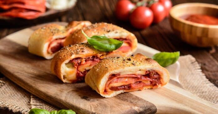 Stromboli au Fromage Salami et Sauce Tomate au Thermomix : Un Festin Traditionnel Italien