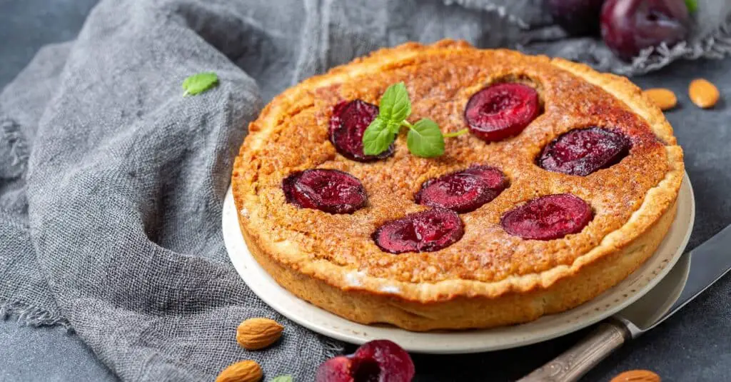 Tarte à la Frangipane et aux Prunes au Thermomix : Savourez l'Harmonie de Saveurs