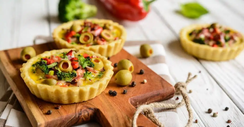 Tartelettes Salées au Bacon Poivron Brocoli et Fromage : Savourez l'Équilibre