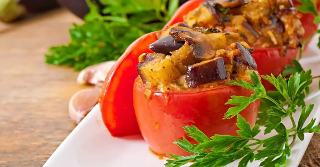 Tomates Farcies à l'Aubergine et Champignons : Une Explosion de Saveurs