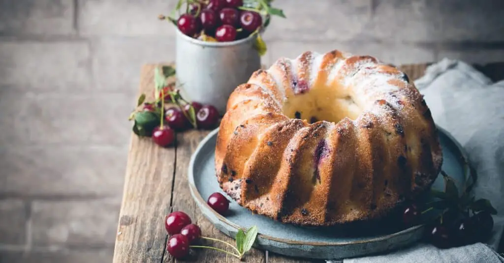 Bundt Cake aux Cerises au Thermomix : Un Dessert Élégant et Fruité!