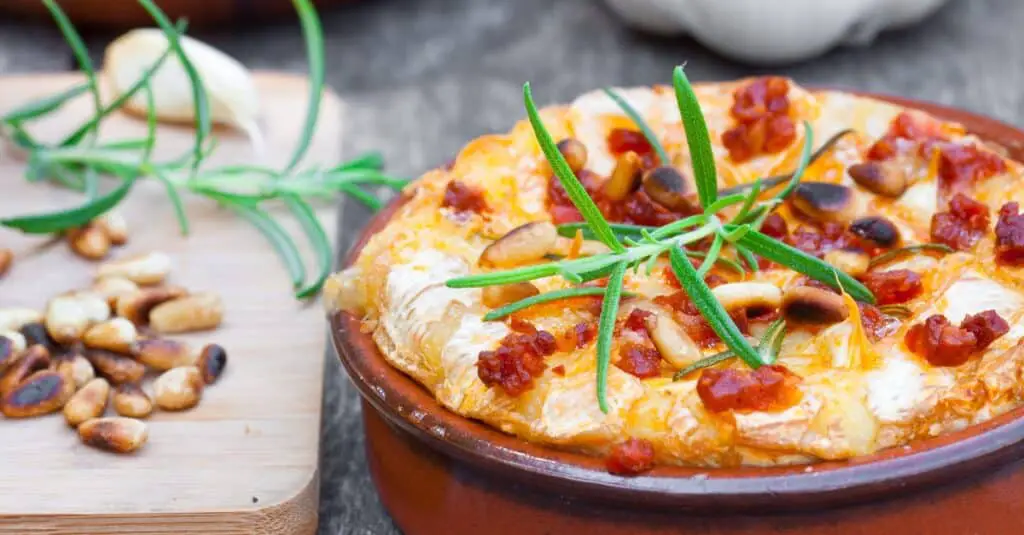 Camembert au Four avec Chorizo : Fondant, Gourmand et Épicé