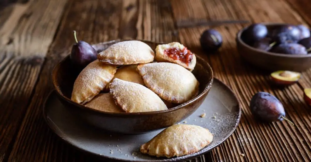 Chaussons aux Prunes au Thermomix : Succombez à la Gourmandise