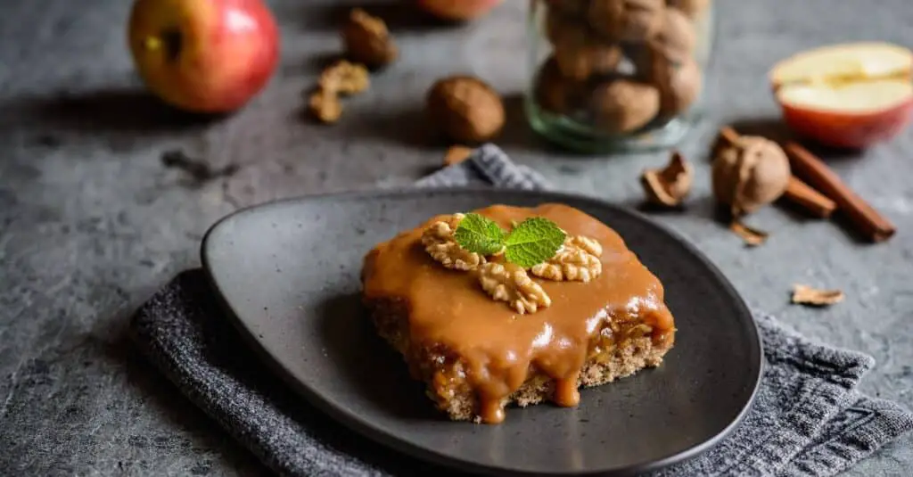 Gâteau aux Noix Pomme-Caramel au Thermomix : Une recette gourmande au saveurs riches et sucrées