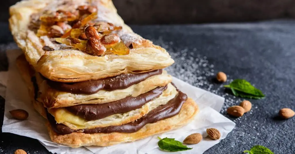 Mille-feuille Gourmand au Thermomix : Crème au Chocolat et Amandes Caramélisées