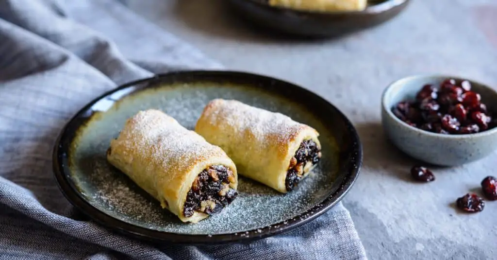 Mini Strudels aux Prunes Séchées et Canneberges au Thermomix : À Savourer Sans Modération