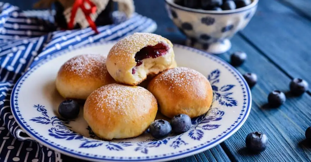 Petits Pains Fourrés à la Confiture de Myrtilles au Thermomix : Réveillez vos Papilles